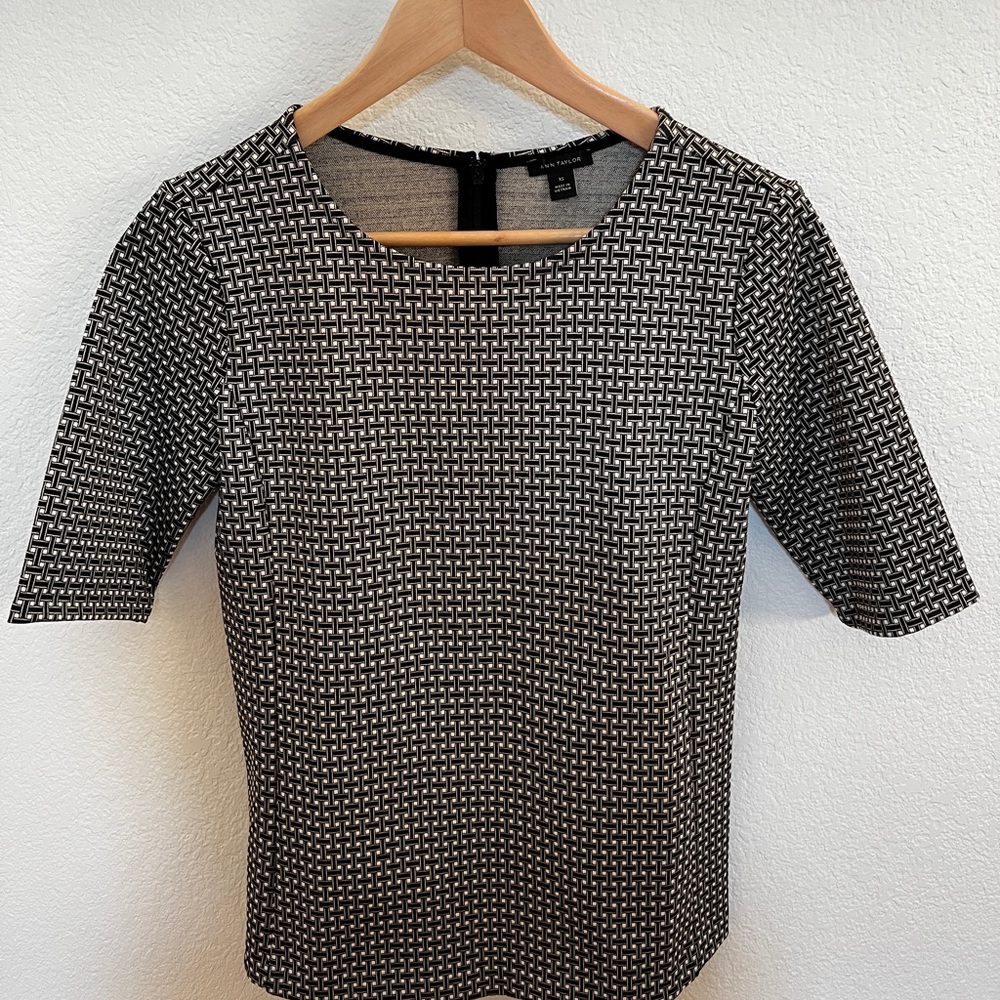 Ann Taylor black/white checkered top XS